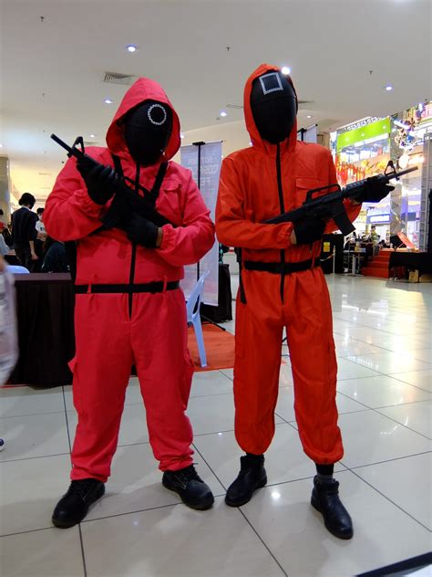 Diy Squid Game Costumes Guides Ideas For Halloween Cosplay Diy Squid Game Costumes Guides Ideas For Halloween Cosplay